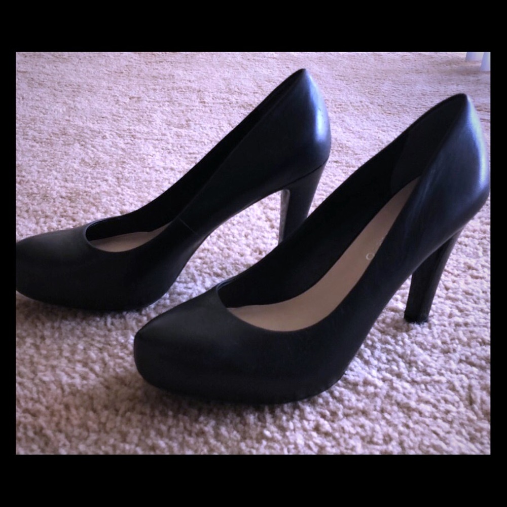 Black Pumps